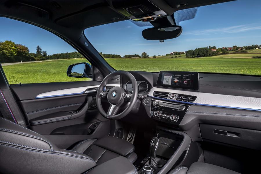 Интерьер BMW X1 xDrive25i M Sport (F48) 2019 года  (WW) (фото 93 из 112)
